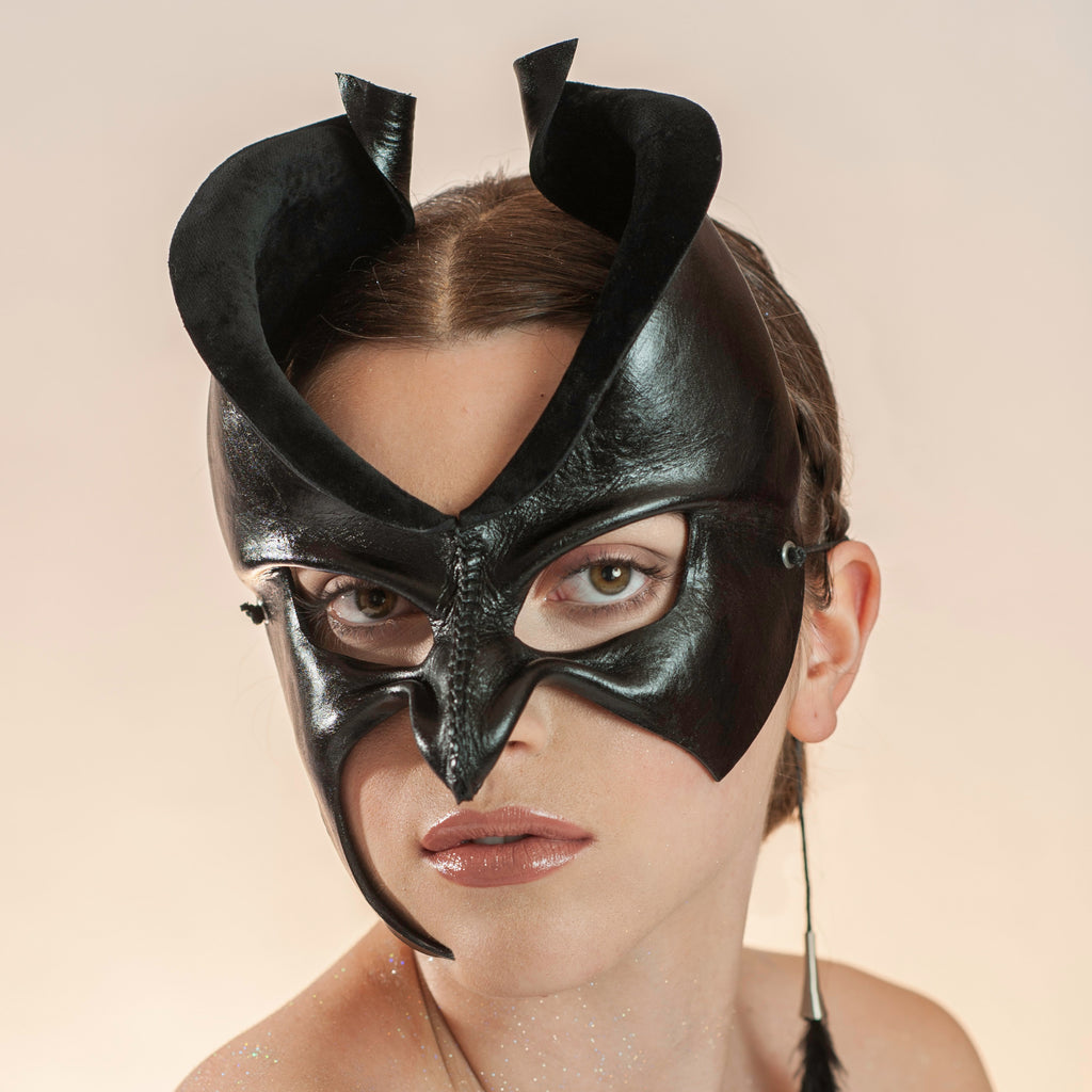New York maskmaker Wendy Drolma. Gallery for haute couture mask collections.