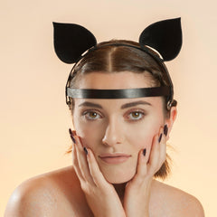 New York maskmaker Wendy Drolma. Gallery for haute couture masks and headdresses.