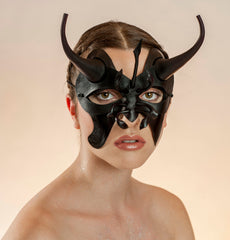 New York maskmaker Wendy Drolma. Gallery for uncompromising masks and headdresses.